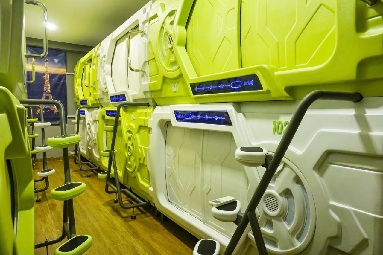 Super Oyo 91328 Fiducia Capsule Hotel Cakarta Dış mekan fotoğraf