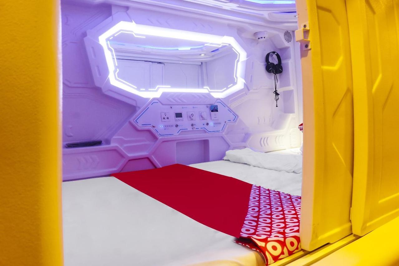 Super Oyo 91328 Fiducia Capsule Hotel Cakarta Dış mekan fotoğraf