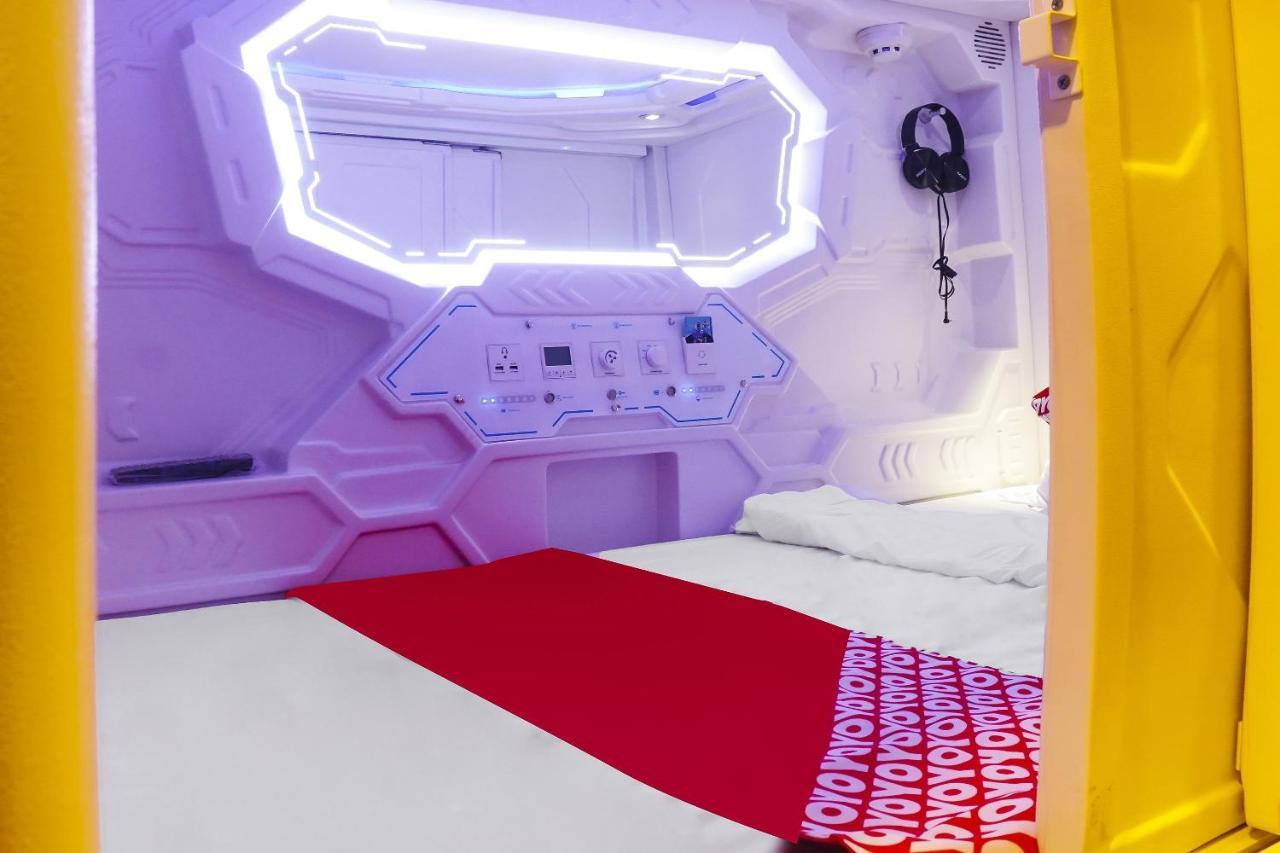 Super Oyo 91328 Fiducia Capsule Hotel Cakarta Dış mekan fotoğraf