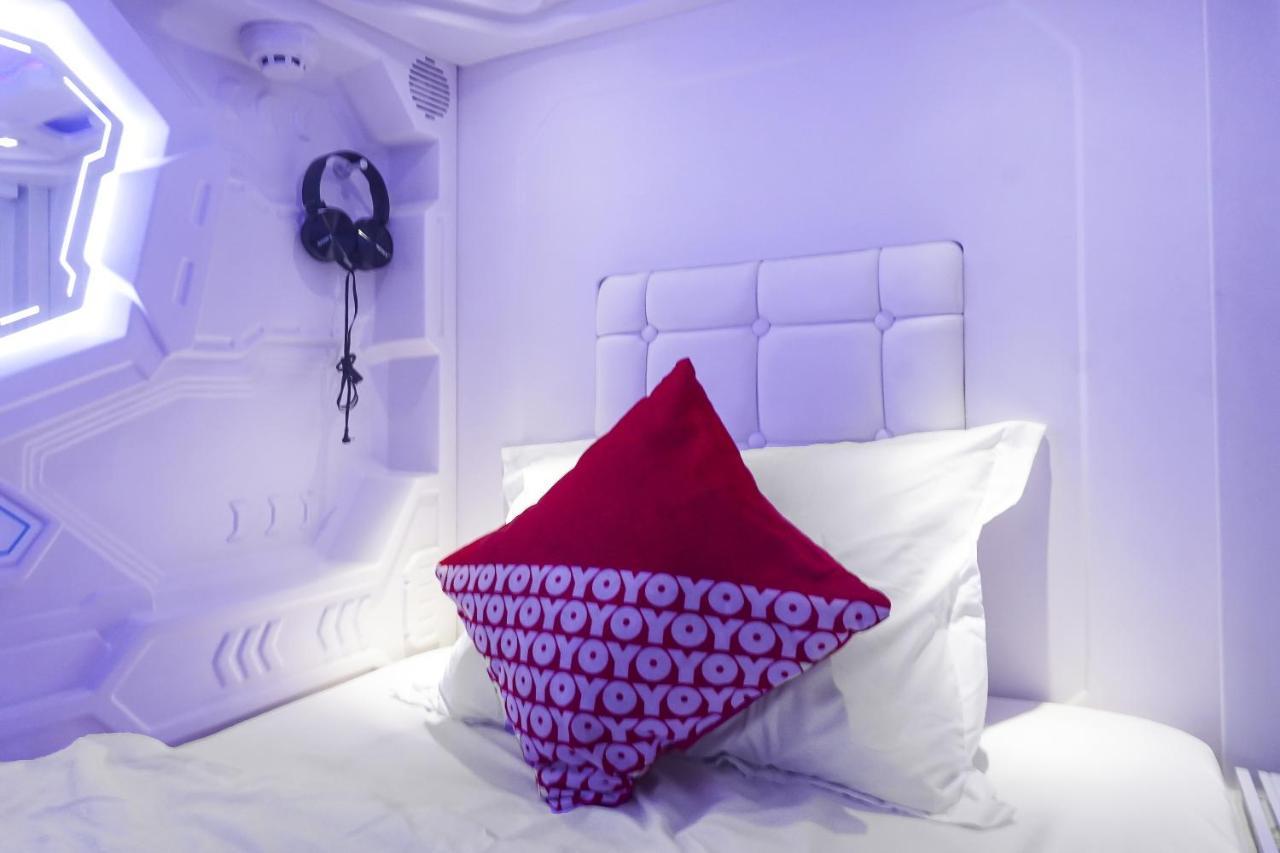 Super Oyo 91328 Fiducia Capsule Hotel Cakarta Dış mekan fotoğraf