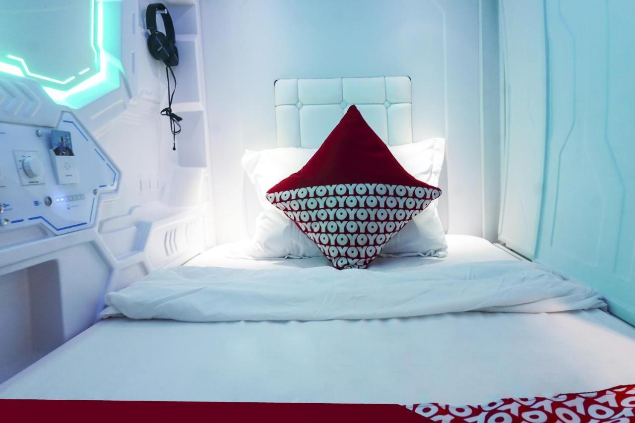 Super Oyo 91328 Fiducia Capsule Hotel Cakarta Dış mekan fotoğraf