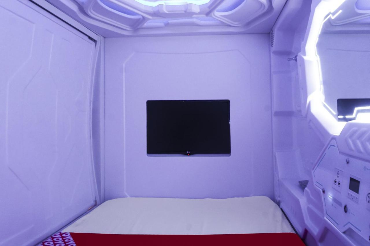 Super Oyo 91328 Fiducia Capsule Hotel Cakarta Dış mekan fotoğraf