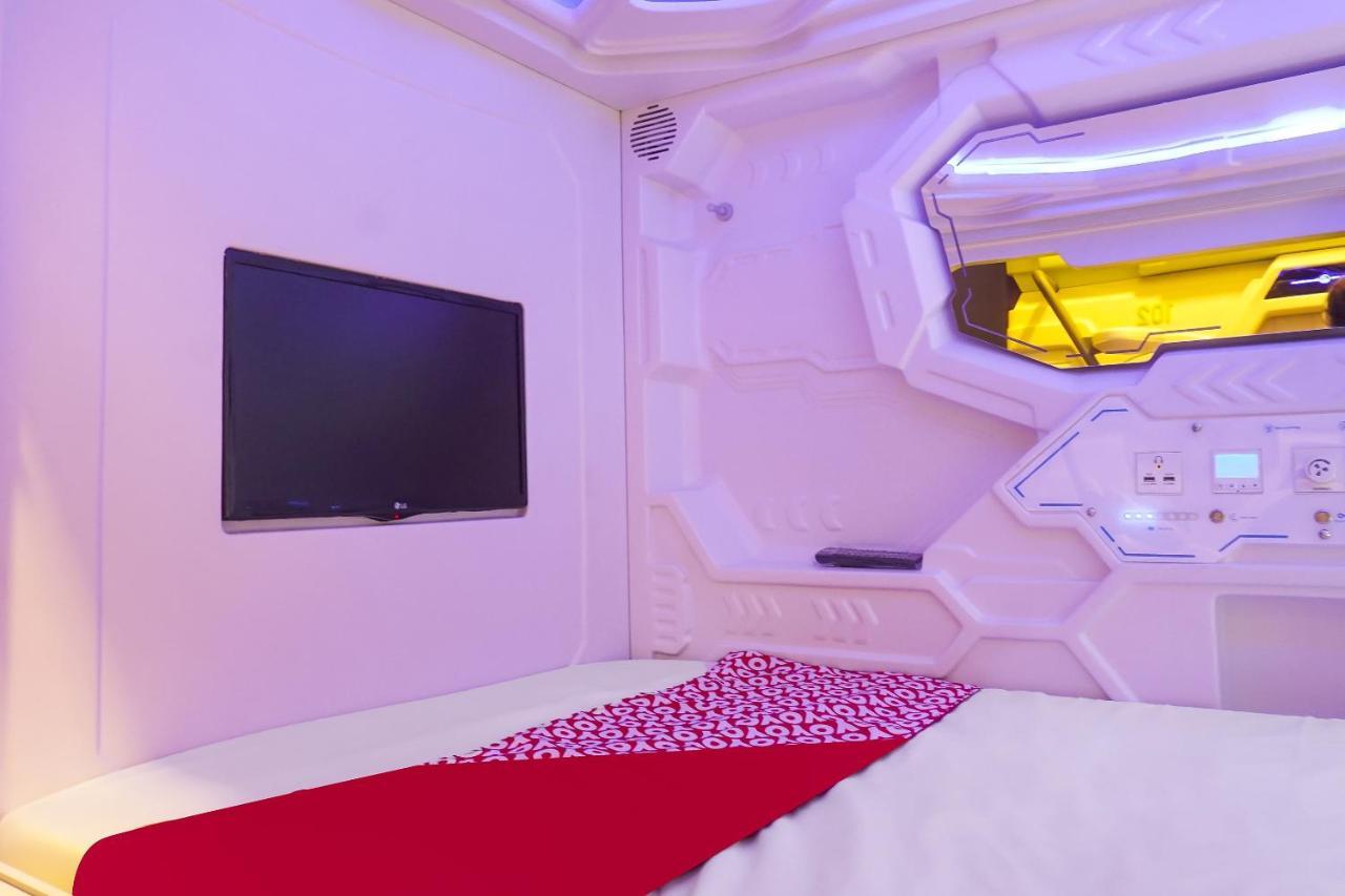 Super Oyo 91328 Fiducia Capsule Hotel Cakarta Dış mekan fotoğraf