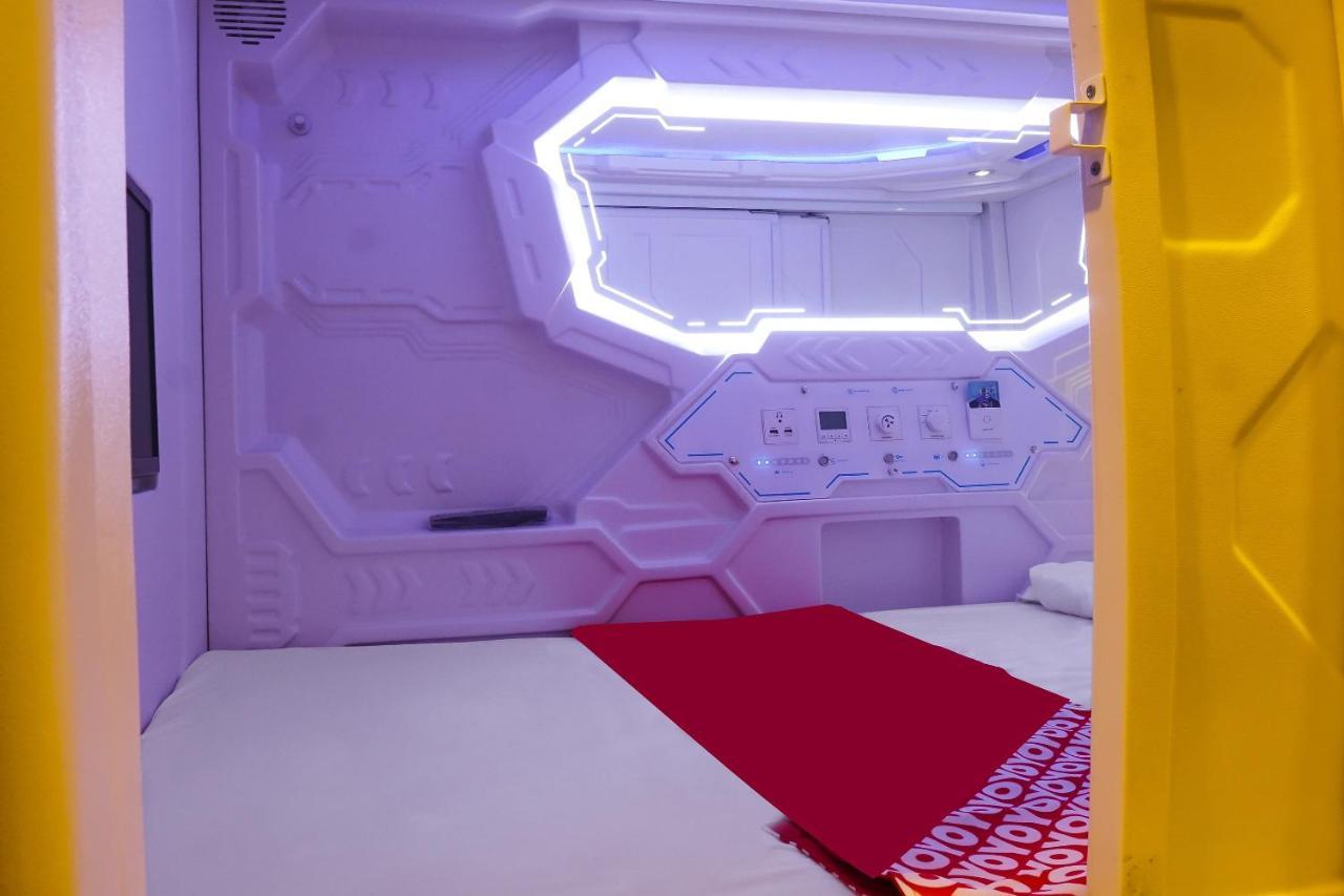 Super Oyo 91328 Fiducia Capsule Hotel Cakarta Dış mekan fotoğraf