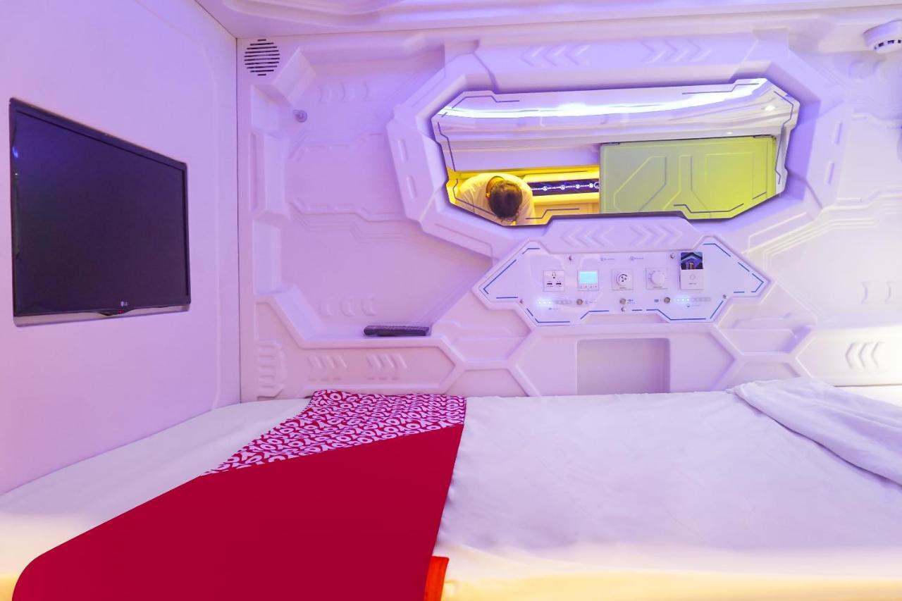 Super Oyo 91328 Fiducia Capsule Hotel Cakarta Dış mekan fotoğraf