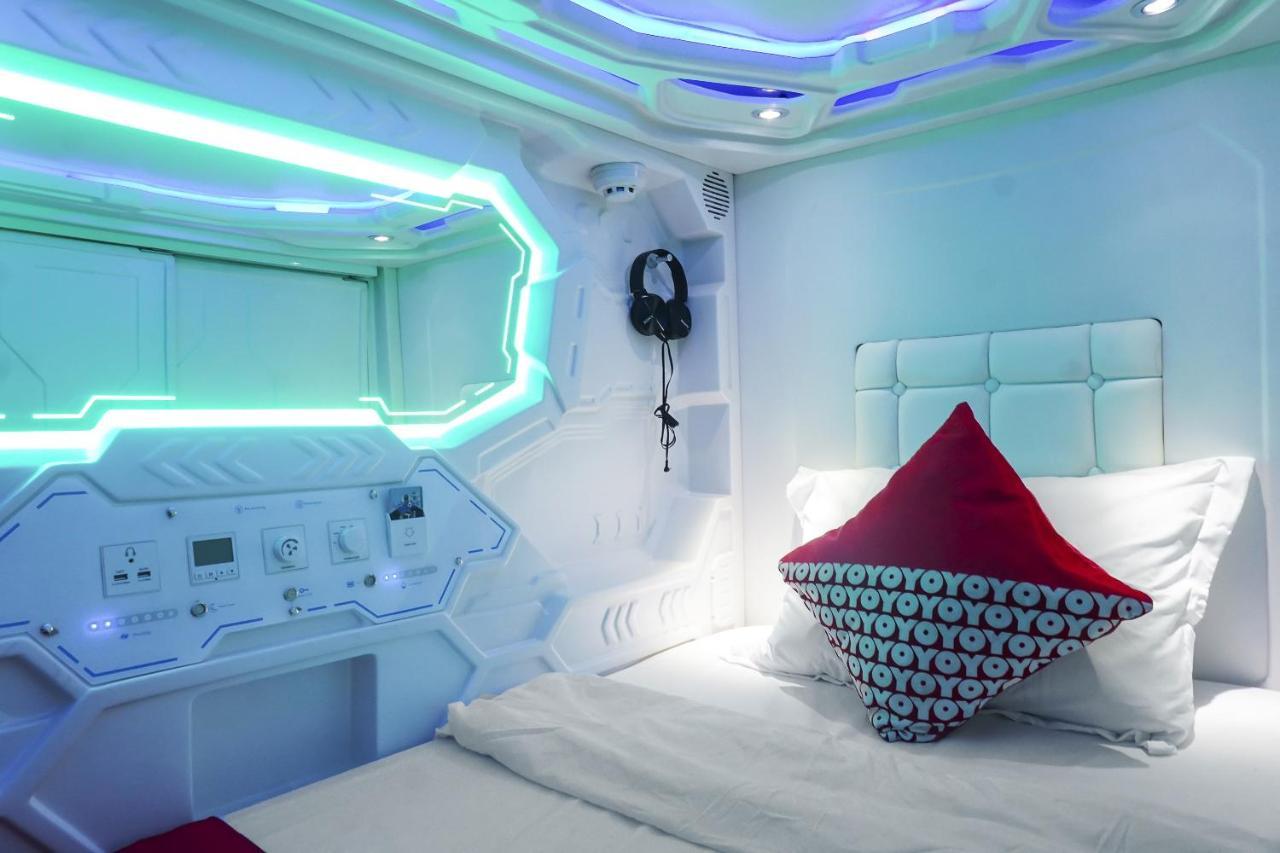 Super Oyo 91328 Fiducia Capsule Hotel Cakarta Dış mekan fotoğraf