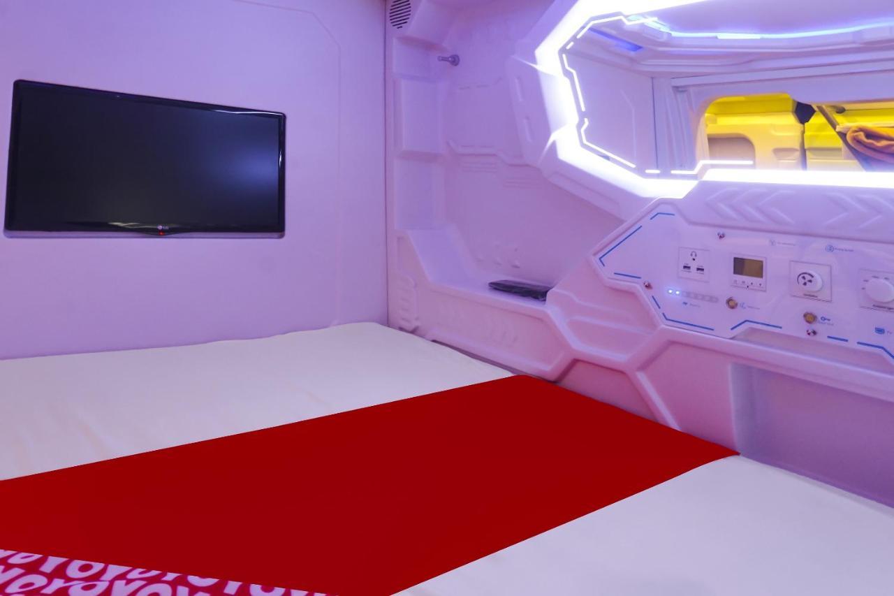 Super Oyo 91328 Fiducia Capsule Hotel Cakarta Dış mekan fotoğraf