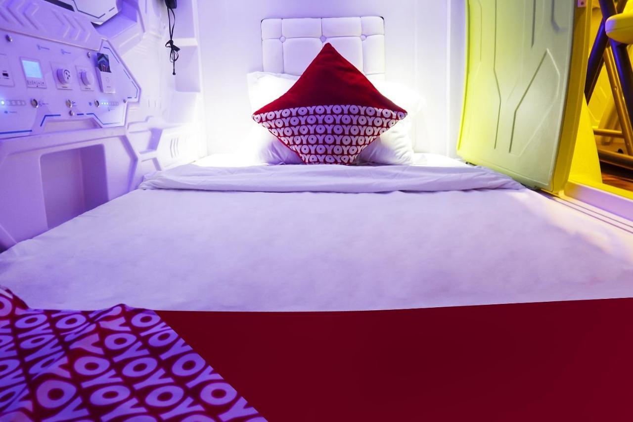 Super Oyo 91328 Fiducia Capsule Hotel Cakarta Dış mekan fotoğraf