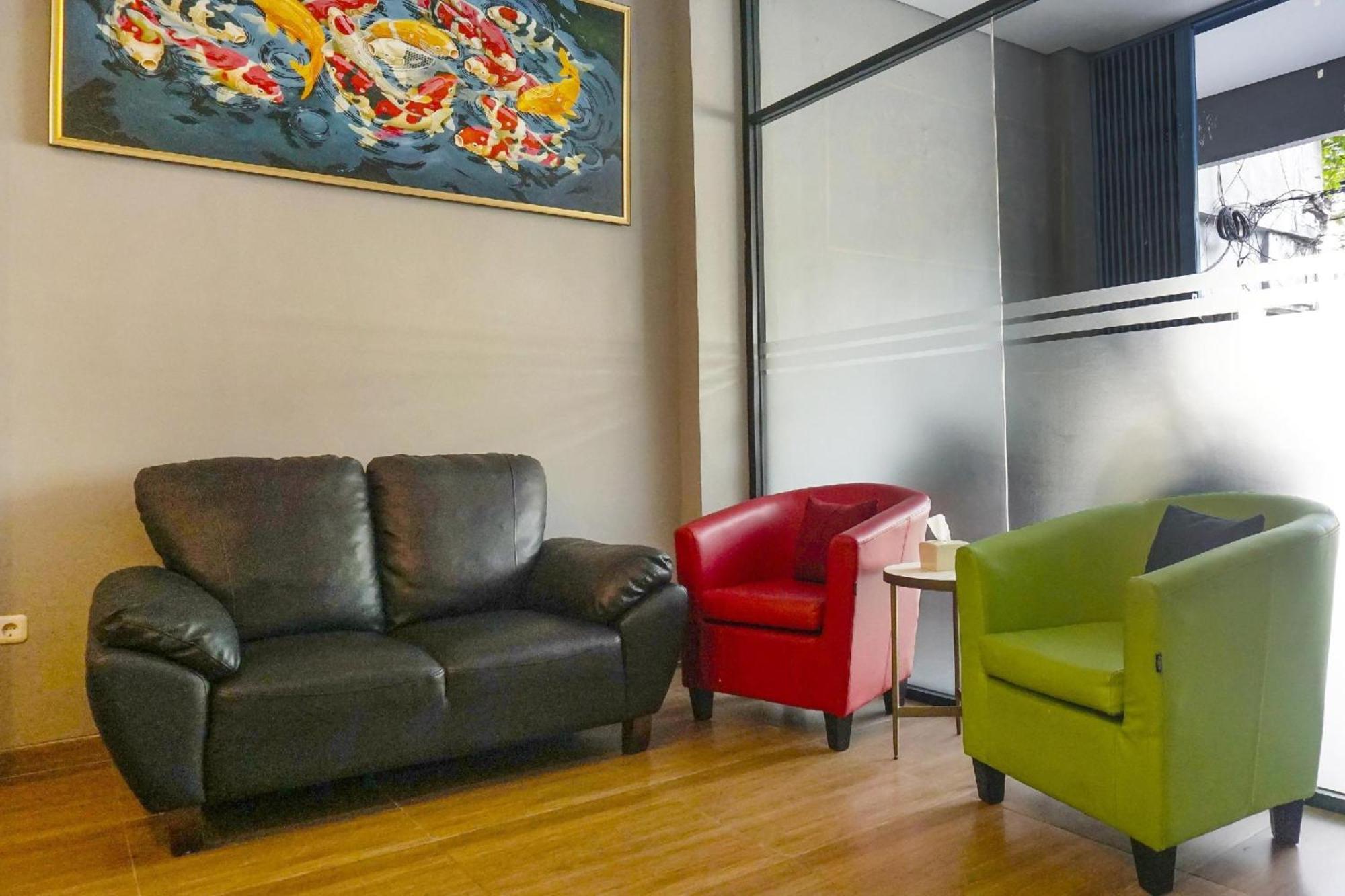 Super Oyo 91328 Fiducia Capsule Hotel Cakarta Dış mekan fotoğraf