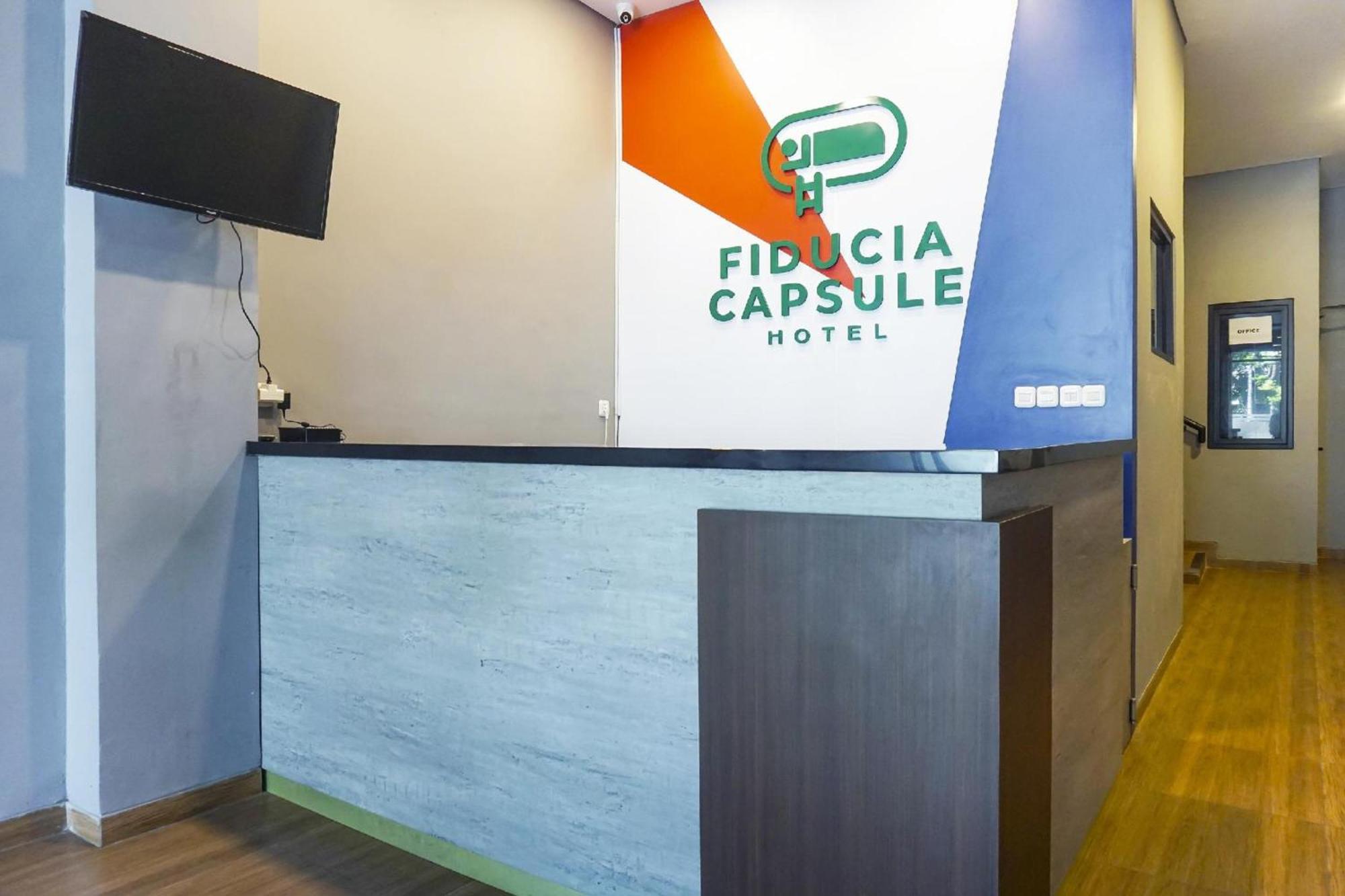 Super Oyo 91328 Fiducia Capsule Hotel Cakarta Dış mekan fotoğraf