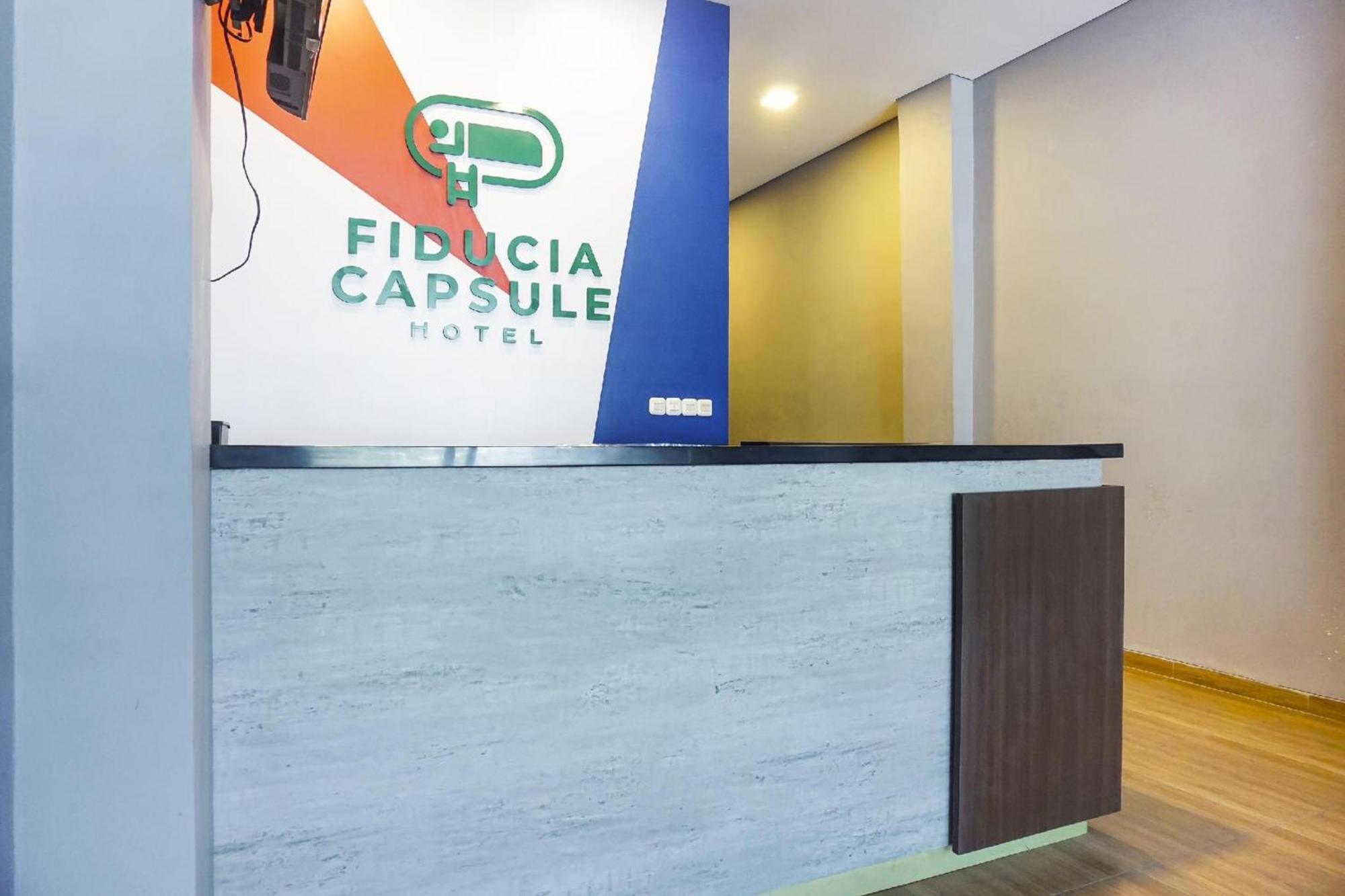 Super Oyo 91328 Fiducia Capsule Hotel Cakarta Dış mekan fotoğraf